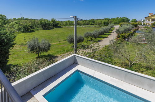 Foto 27 - Casa con 5 camere da letto a Umag con piscina privata e vista mare