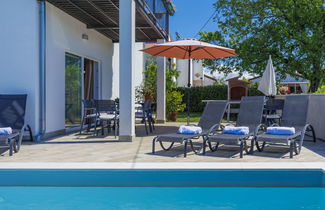 Foto 2 - Casa de 5 quartos em Umag com piscina privada e jardim