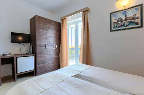 Foto 18 - Casa con 5 camere da letto a Umag con piscina privata e vista mare