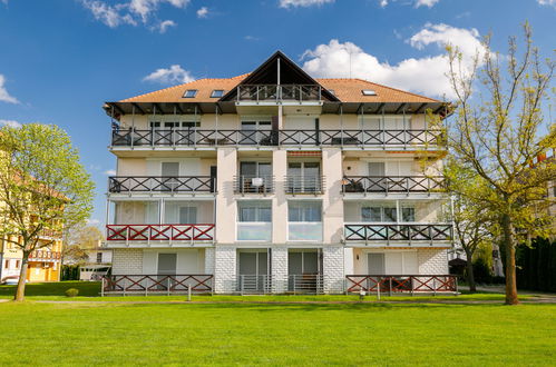 Photo 32 - Appartement de 2 chambres à Balatonőszöd avec vues sur la montagne