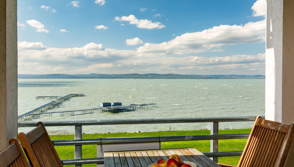 3 bedroom Apartment in Balatonőszöd with garden - Photo 1