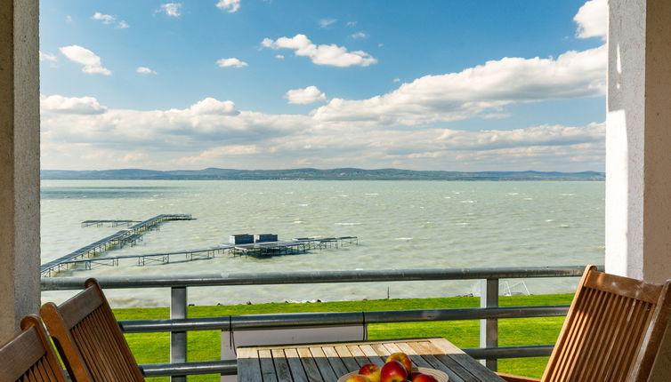 Photo 1 - Appartement de 2 chambres à Balatonőszöd avec vues sur la montagne