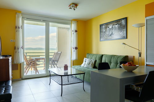 Foto 4 - Apartamento de 2 habitaciones en Balatonőszöd con vistas a la montaña