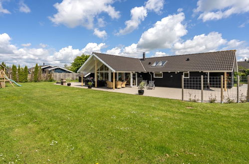 Photo 2 - Maison de 5 chambres à Væggerløse avec piscine privée et terrasse