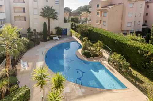 Foto 1 - Apartamento de 2 quartos em Saint-Raphaël com piscina e vistas do mar