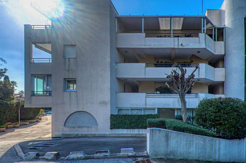 Foto 17 - Apartment mit 2 Schlafzimmern in Saint-Raphaël mit schwimmbad und blick aufs meer