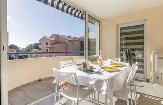 Photo 2 - 2 bedroom Apartment in Saint-Raphaël with swimming pool and terrace