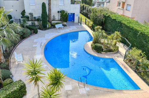 Foto 16 - Appartamento con 2 camere da letto a Saint-Raphaël con piscina e vista mare