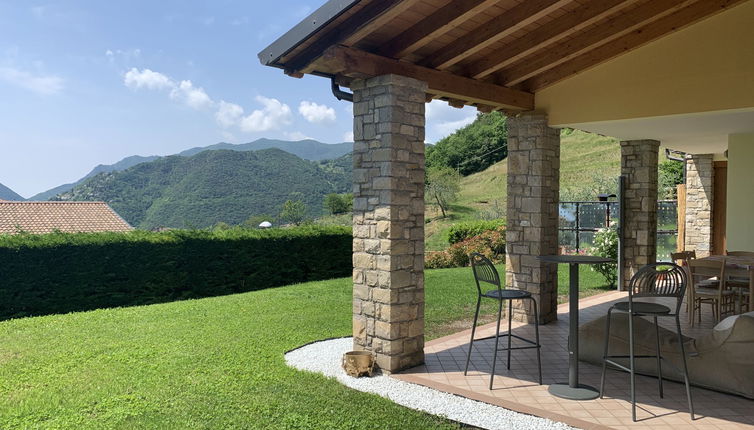 Foto 1 - Casa de 3 habitaciones en Tremosine sul Garda con piscina privada y vistas a la montaña