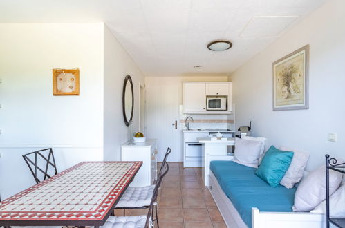 Photo 11 - 1 bedroom Apartment in Le Lavandou with swimming pool and garden