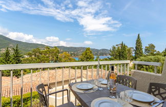 Foto 2 - Apartamento de 1 habitación en Le Lavandou con piscina y vistas al mar