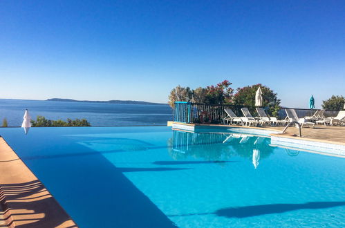 Photo 1 - Appartement de 2 chambres à Le Lavandou avec piscine et jardin