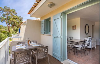 Photo 3 - 1 bedroom Apartment in Le Lavandou with swimming pool and sea view