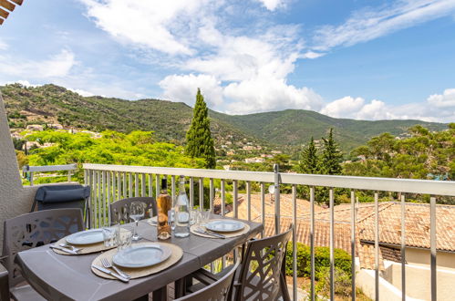 Photo 16 - Appartement de 1 chambre à Le Lavandou avec piscine et vues à la mer