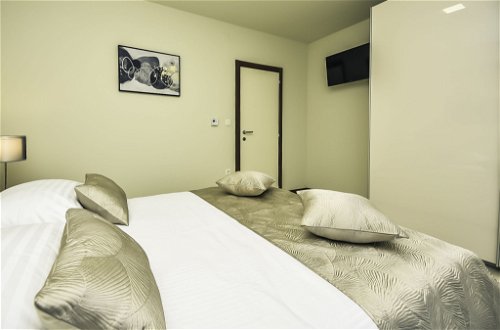 Foto 20 - Casa con 3 camere da letto a Novigrad con piscina privata e vista mare