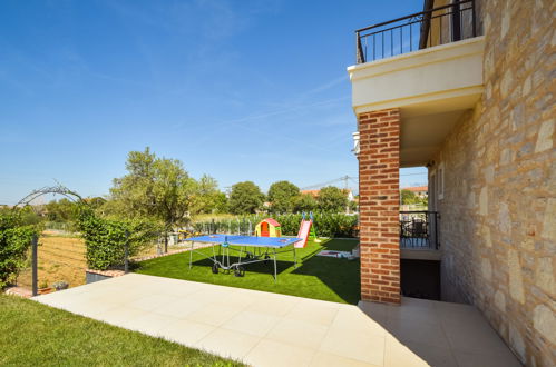 Foto 45 - Casa de 3 habitaciones en Novigrad con piscina privada y jardín