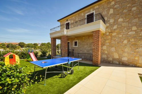 Photo 46 - Maison de 3 chambres à Novigrad avec piscine privée et vues à la mer