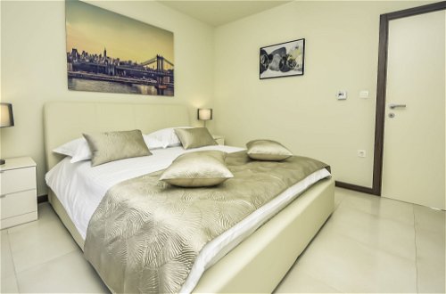 Foto 19 - Casa con 3 camere da letto a Novigrad con piscina privata e vista mare