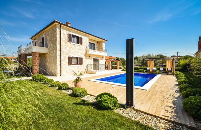 Casa de 4 quartos em Novigrad com piscina privada e jardim - Foto 1
