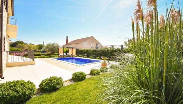 Maison de 4 chambres à Novigrad avec piscine privée et jardin - Photo 4