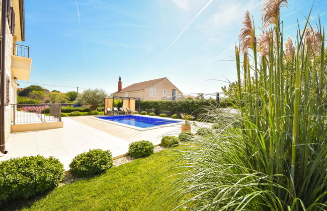 Casa de 4 quartos em Novigrad com piscina privada e jardim - Foto 4