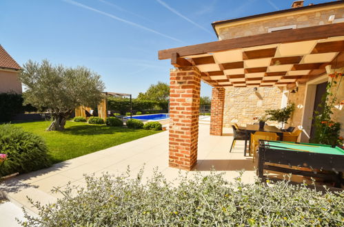 Photo 47 - Maison de 3 chambres à Novigrad avec piscine privée et jardin