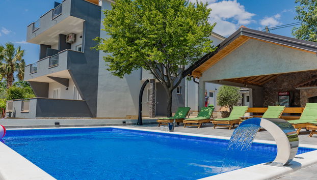 Apartment mit 2 Schlafzimmern in Jasenice mit schwimmbad und garten - Foto 2
