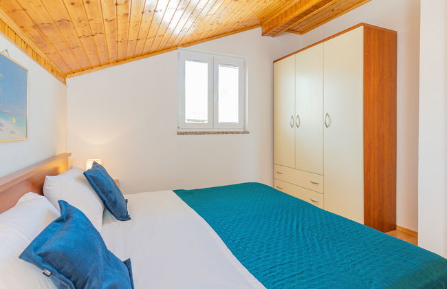 Apartamento de 2 quartos em Jasenice com piscina e jardim - Foto 7