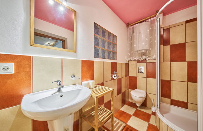 Apartamento de 2 quartos em Stárkov com piscina e jardim - Foto 21
