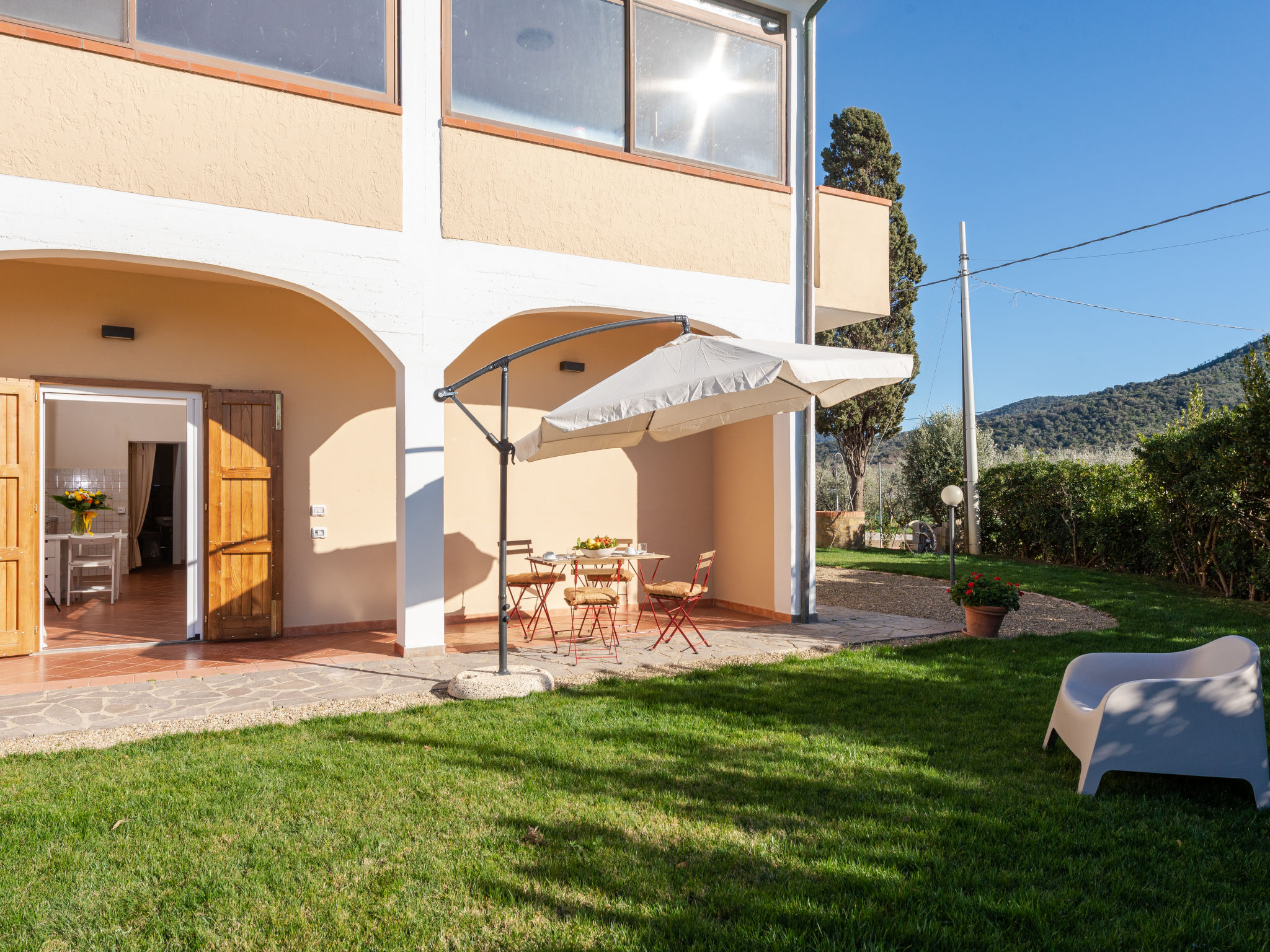 Foto 3 - Appartamento con 3 camere da letto a Castiglione della Pescaia con giardino e vista mare