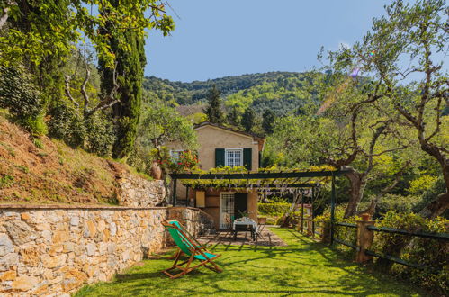 Photo 1 - Maison de 2 chambres à Camaiore avec jardin et terrasse