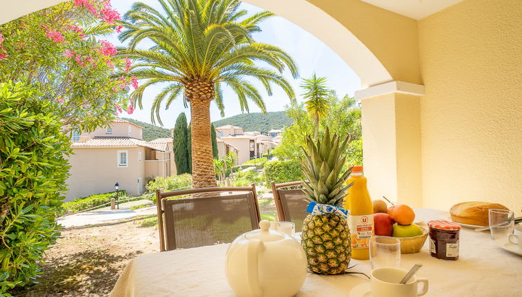 Foto 1 - Apartamento de 1 quarto em Saint-Raphaël com piscina e jardim