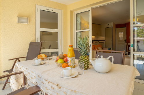 Photo 13 - 1 bedroom Apartment in Saint-Raphaël with swimming pool and sea view