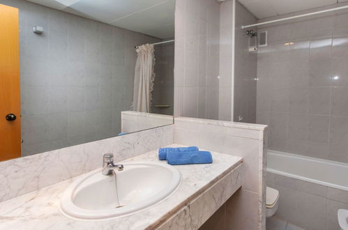 Foto 15 - Appartamento con 2 camere da letto a Tossa de Mar con piscina privata e vista mare