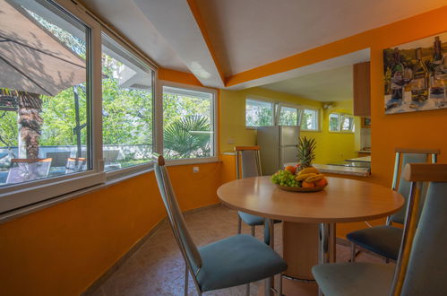 Foto 4 - Apartamento de 2 quartos em Omišalj com jardim e terraço