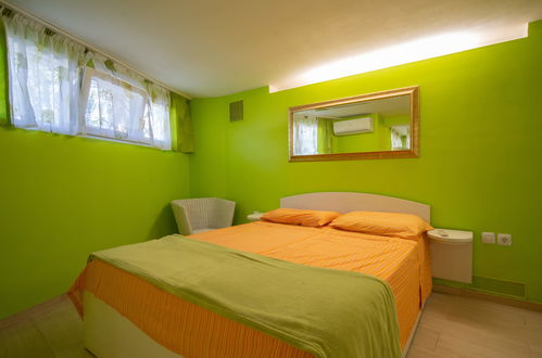 Foto 12 - Apartamento de 2 quartos em Omišalj com jardim e terraço