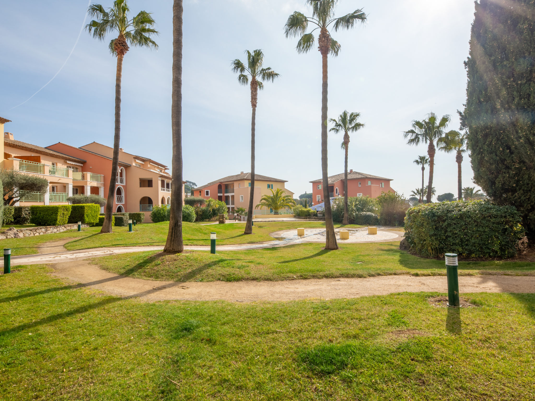 Foto 4 - Apartamento de 1 habitación en Roquebrune-sur-Argens con piscina y vistas al mar