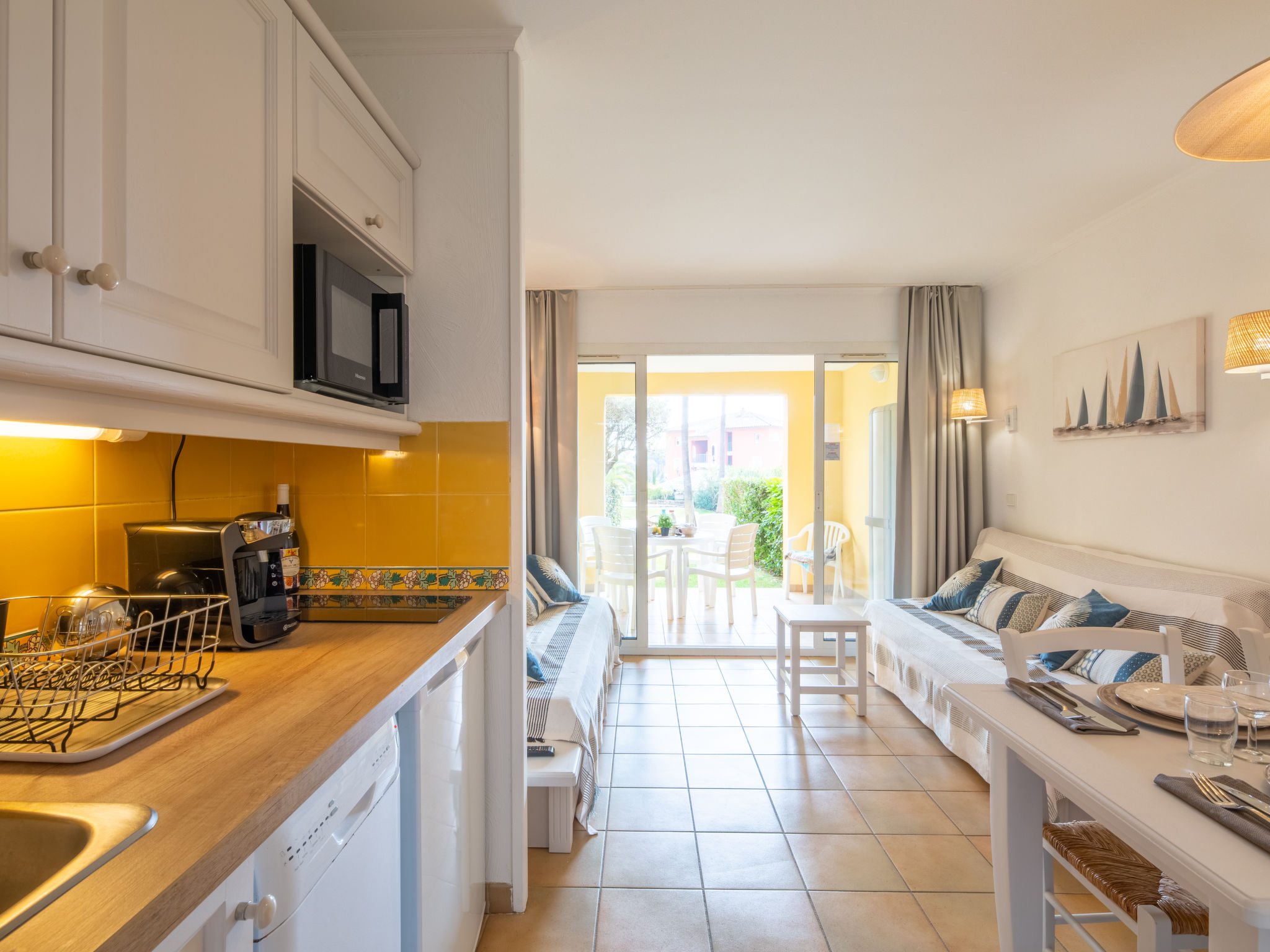 Foto 9 - Apartamento de 1 habitación en Roquebrune-sur-Argens con piscina y vistas al mar