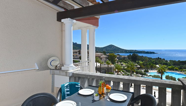 Foto 1 - Apartamento de 2 quartos em Saint-Raphaël com piscina e jardim