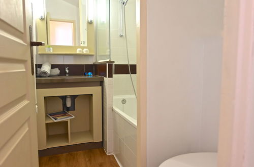 Foto 20 - Apartamento de 2 quartos em Saint-Raphaël com piscina e jardim
