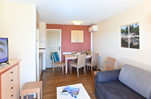 Foto 7 - Apartamento de 2 quartos em Saint-Raphaël com piscina e jardim