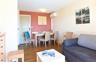 Foto 2 - Apartamento de 2 quartos em Saint-Raphaël com piscina e jardim