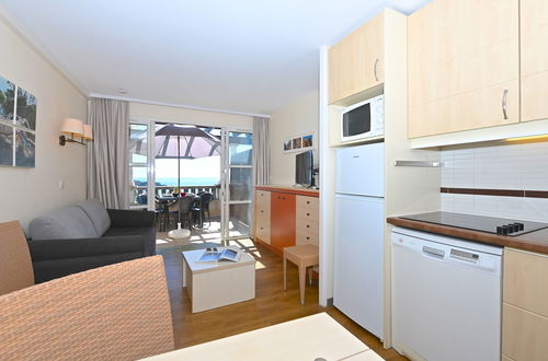Foto 3 - Apartamento de 2 quartos em Saint-Raphaël com piscina e jardim