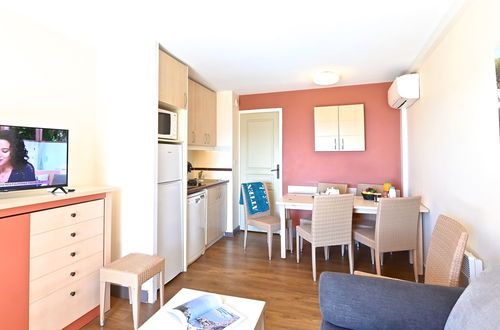 Foto 8 - Apartamento de 2 quartos em Saint-Raphaël com piscina e jardim