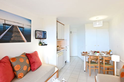 Foto 9 - Apartamento de 1 quarto em Saint-Raphaël com piscina e vistas do mar