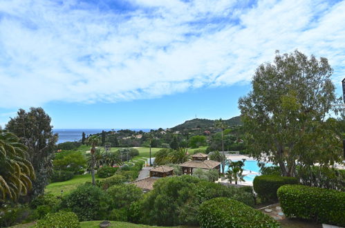 Foto 15 - Appartamento con 1 camera da letto a Saint-Raphaël con piscina e vista mare