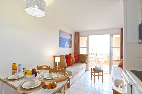 Foto 8 - Appartamento con 1 camera da letto a Saint-Raphaël con piscina e vista mare