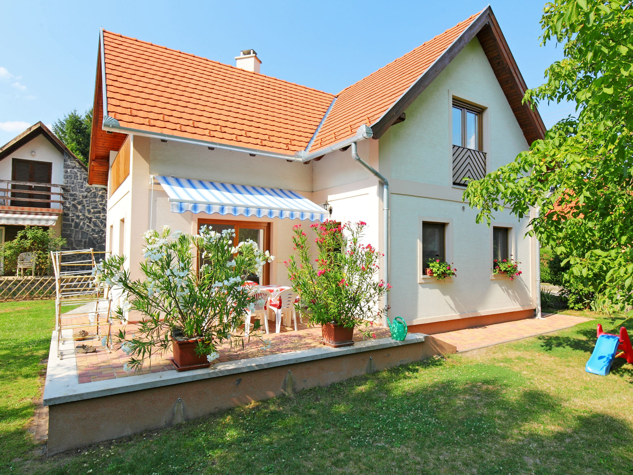 Foto 1 - Apartamento de 1 habitación en Balatonakali con jardín y vistas a la montaña