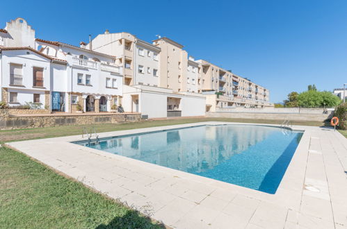 Foto 9 - Apartment mit 1 Schlafzimmer in Castelló d'Empúries mit schwimmbad und blick aufs meer