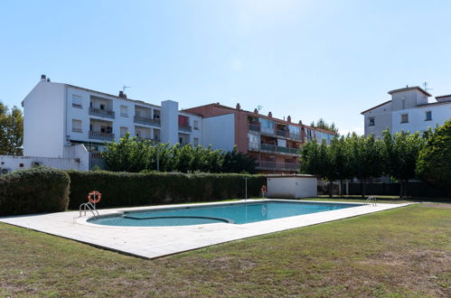 Photo 28 - 1 bedroom Apartment in Castelló d'Empúries with swimming pool and garden